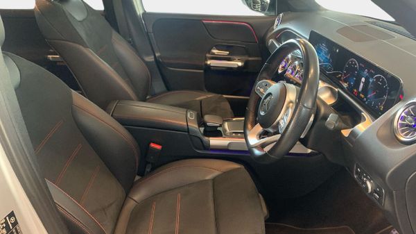 2021-Mercedes-Benz-GLB-220d-4Matic image:13