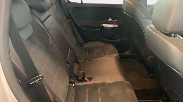 2021-Mercedes-Benz-GLB-220d-4Matic image:14