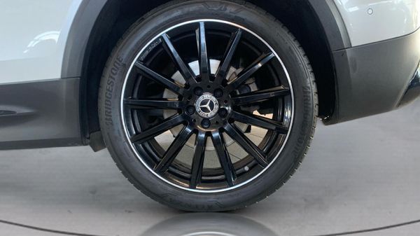2021-Mercedes-Benz-GLB-220d-4Matic image:15