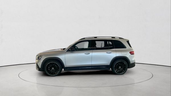 2021-Mercedes-Benz-GLB-220d-4Matic image:3