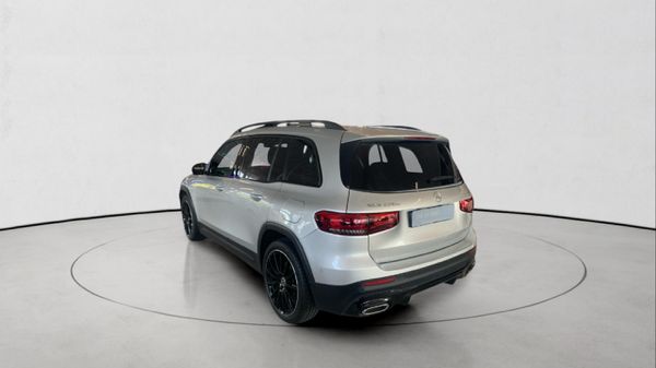 2021-Mercedes-Benz-GLB-220d-4Matic image:4