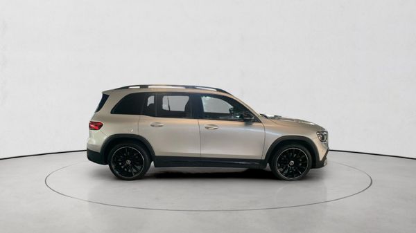 2021-Mercedes-Benz-GLB-220d-4Matic image:7