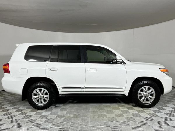 2015-Toyota-Land-Cruiser-200-45-D-V8-VX-Auto image:14