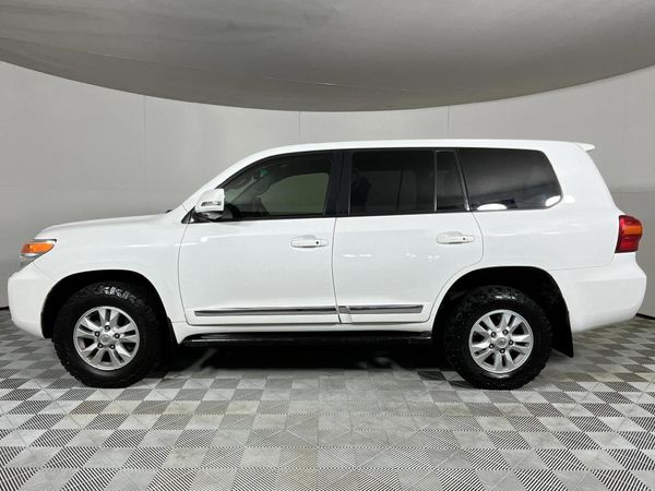 2015-Toyota-Land-Cruiser-200-45-D-V8-VX-Auto image:16