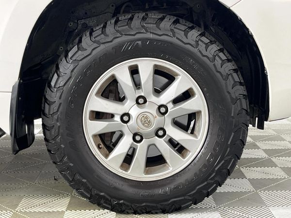 2015-Toyota-Land-Cruiser-200-45-D-V8-VX-Auto image:5