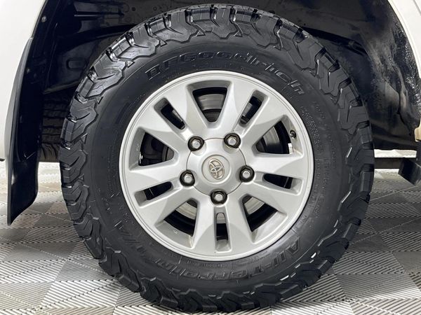 2015-Toyota-Land-Cruiser-200-45-D-V8-VX-Auto image:7