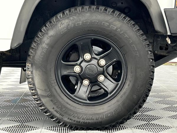 2013-Land-Rover-Defender-110-22D-Station-Wagon image:5