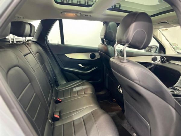 2022-Mercedes-Benz-GLC-220d-4Matic image:6