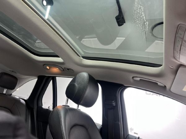 2022-Mercedes-Benz-GLC-220d-4Matic image:8