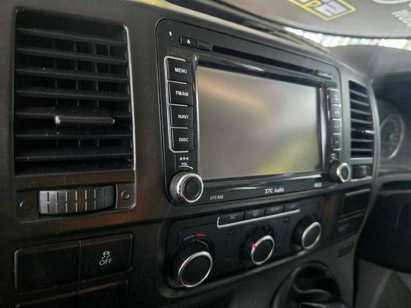 2012-Volkswagen-Kombi-20-TDI-75kW-Base image:10