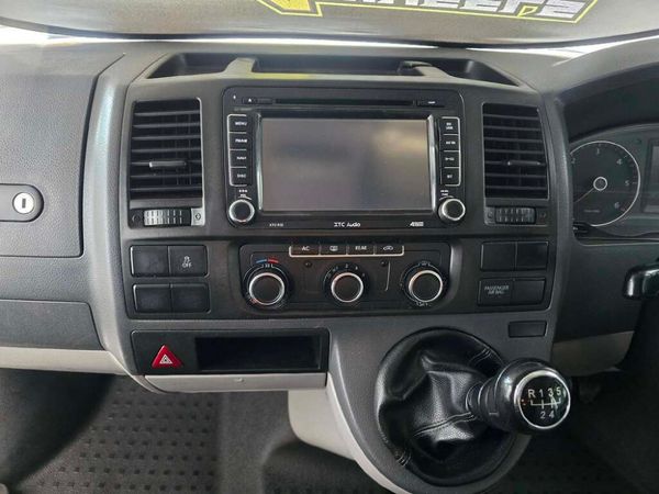 2012-Volkswagen-Kombi-20-TDI-75kW-Base image:11