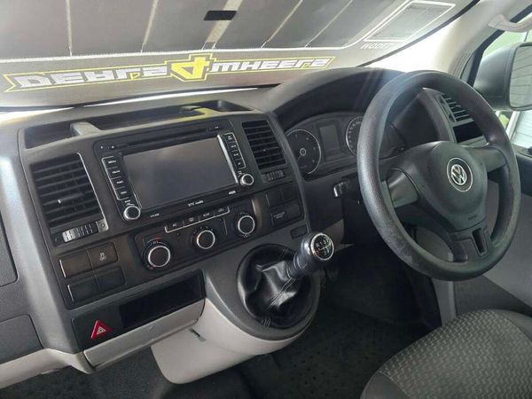 2012-Volkswagen-Kombi-20-TDI-75kW-Base image:12