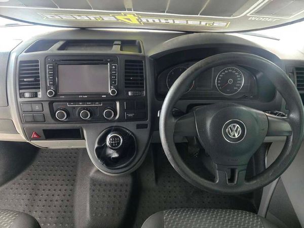 2012-Volkswagen-Kombi-20-TDI-75kW-Base image:16