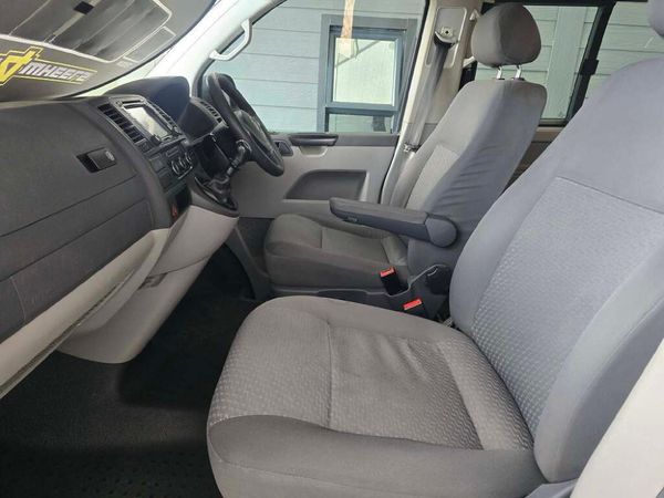 2012-Volkswagen-Kombi-20-TDI-75kW-Base image:8