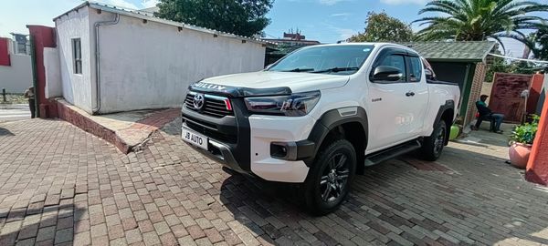 2023-Toyota-Hilux-24-GD-6-Raised-Body-SRX-Auto-Extended-Cab image:1