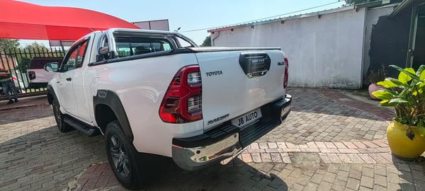 2023-Toyota-Hilux-24-GD-6-Raised-Body-SRX-Auto-Extended-Cab image:8