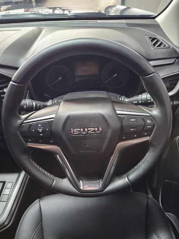 2025-Isuzu-D-Max-19-DDI-HR-LS-Auto-Double-Cab image:7