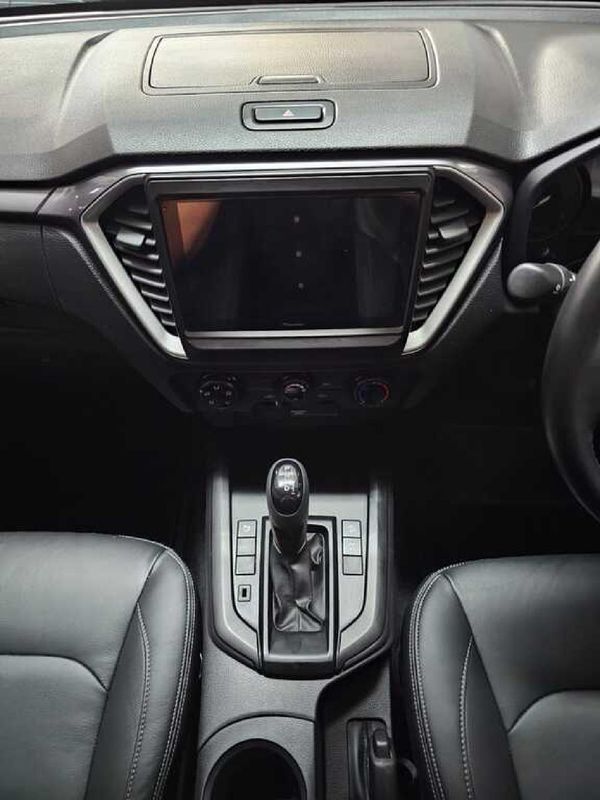 2025-Isuzu-D-Max-19-DDI-HR-LS-Auto-Double-Cab image:8