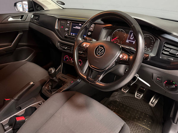 2021-Volkswagen-Polo-10-TSI-Trendline image:4