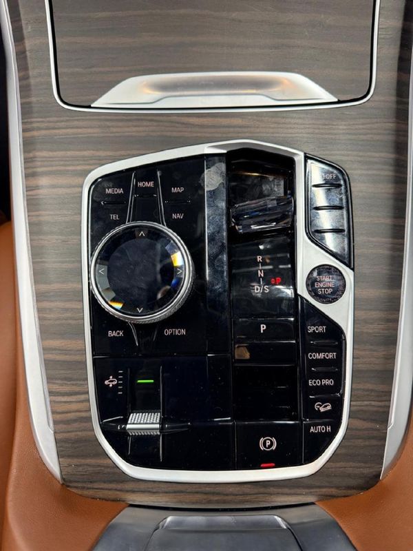 2024-BMW-X7-xDrive-M60i-M-Performance image:5
