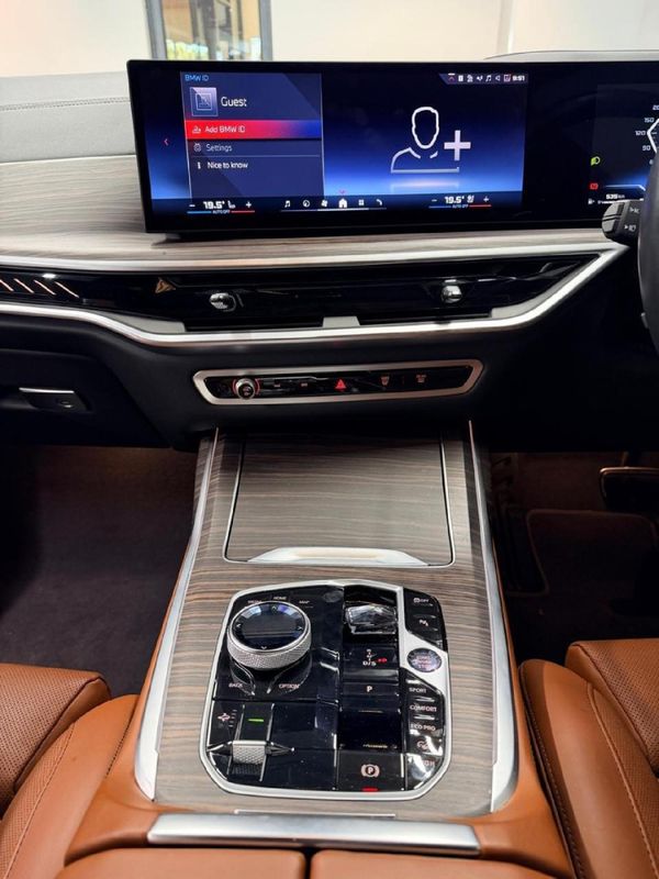 2024-BMW-X7-xDrive-M60i-M-Performance image:7