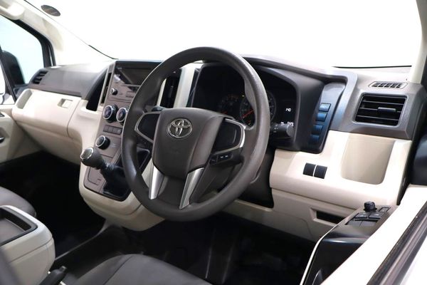 2019-Toyota-Quantum-28-GL-14-Seat image:10