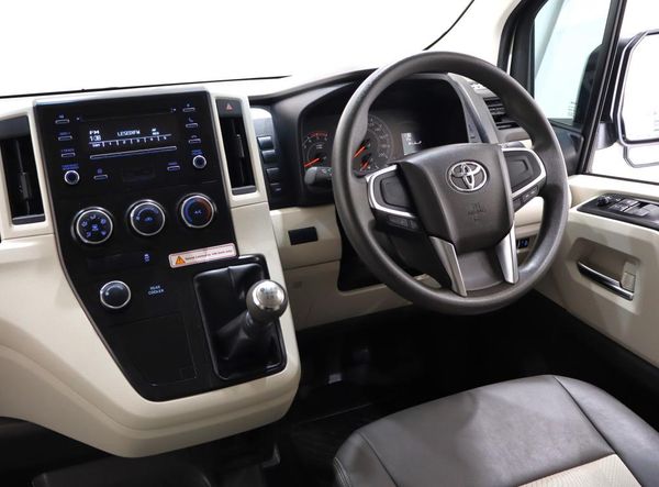 2019-Toyota-Quantum-28-GL-14-Seat image:12