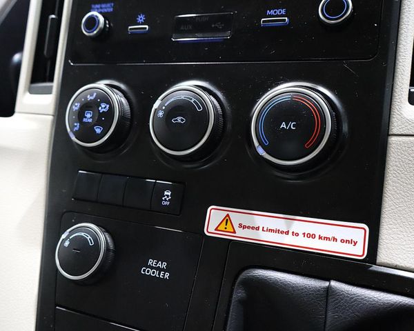 2019-Toyota-Quantum-28-GL-14-Seat image:16