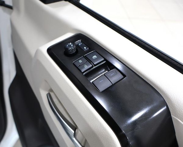 2019-Toyota-Quantum-28-GL-14-Seat image:18