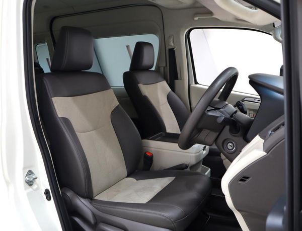 2019-Toyota-Quantum-28-GL-14-Seat image:20