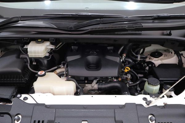 2019-Toyota-Quantum-28-GL-14-Seat image:25