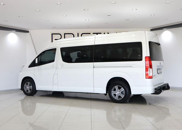2019-Toyota-Quantum-28-GL-14-Seat image:3
