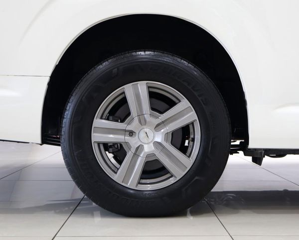 2019-Toyota-Quantum-28-GL-14-Seat image:6