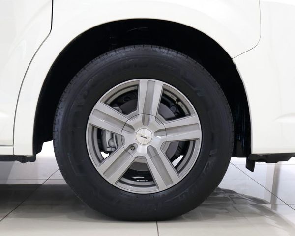 2019-Toyota-Quantum-28-GL-14-Seat image:7