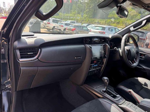 2025-Toyota-Fortuner-28GD-6-4x4-GR-S-Auto image:16