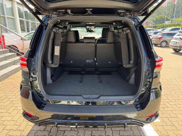 2025-Toyota-Fortuner-28GD-6-4x4-GR-S-Auto image:5