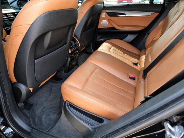 2017-BMW-X6-M50d image:10