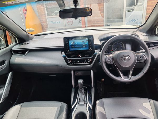 2022-Toyota-Corolla-Cross-18-XS-Hybrid image:4