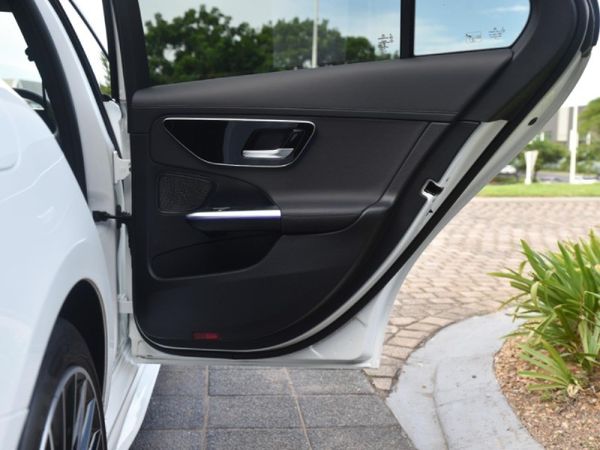 2022-Mercedes-Benz-C-Class-C-220d-Auto image:4