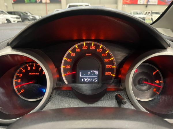 2010-Honda-Jazz-14i-LX image:10
