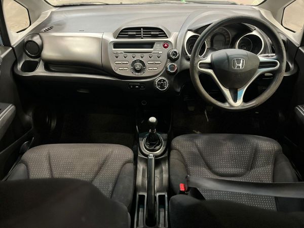 2010-Honda-Jazz-14i-LX image:11