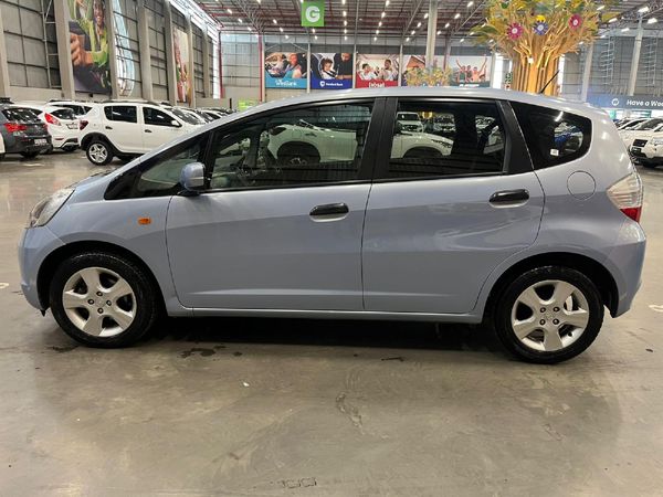 2010-Honda-Jazz-14i-LX image:3