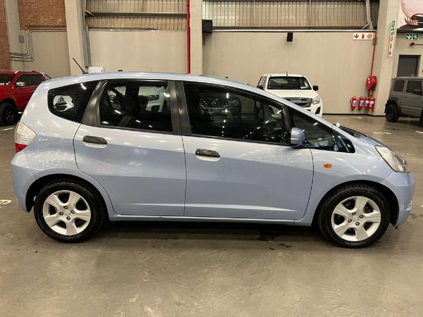 2010-Honda-Jazz-14i-LX image:7