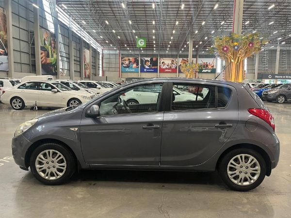 2010-Hyundai-i20-16 image:3