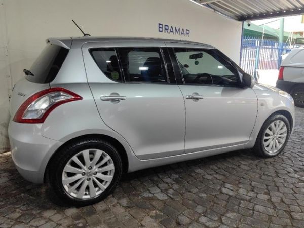 2013-Suzuki-Swift-14-GLS image:3