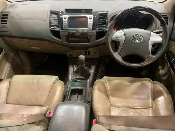 2011-Toyota-Fortuner-30-D-4D-Raised-Body image:9