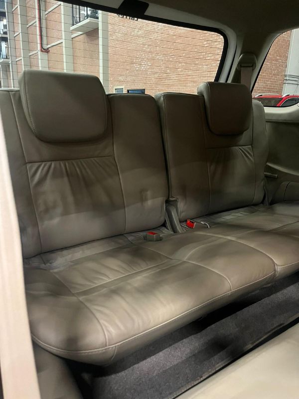 2011-Toyota-Fortuner-30-D-4D-Raised-Body image:12
