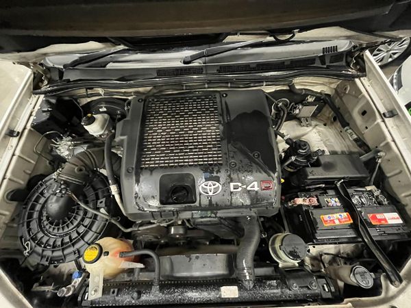 2011-Toyota-Fortuner-30-D-4D-Raised-Body image:13