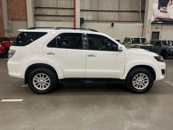2011-Toyota-Fortuner-30-D-4D-Raised-Body image:1