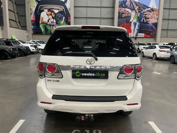 2011-Toyota-Fortuner-30-D-4D-Raised-Body image:3